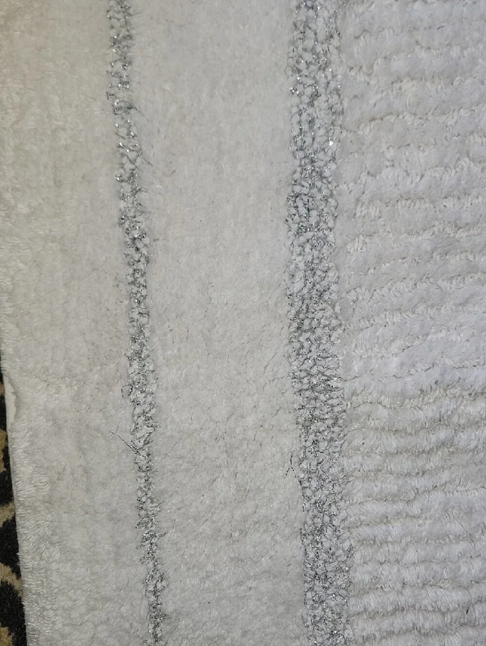 Plush White Bath Mat with Silver Accent - Unbranded